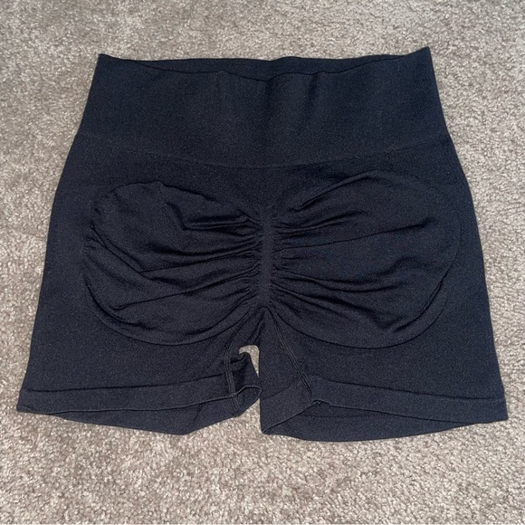 Waist Slimming Butt Lifting Workout Shorts in coal black Large - Picture 4 of 7